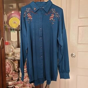 Boutique Long Sleeve Long Blue Button Down Shirt with Embroidered Flowers 1X NWT